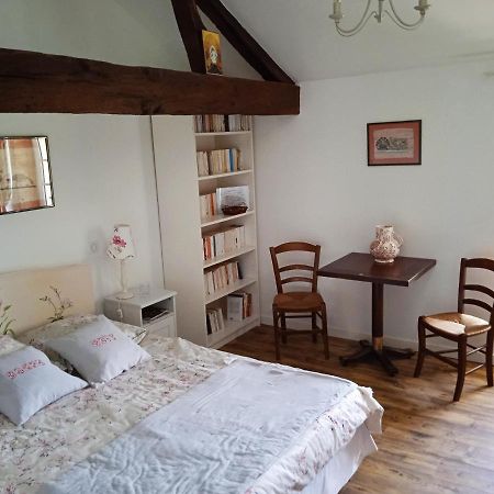Chambre Dans Prieure De Caractere XVIII Siecle Planioles Buitenkant foto