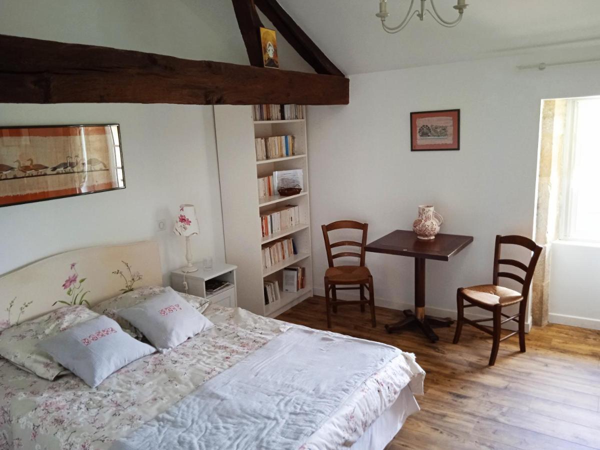 Chambre Dans Prieure De Caractere XVIII Siecle Planioles Buitenkant foto